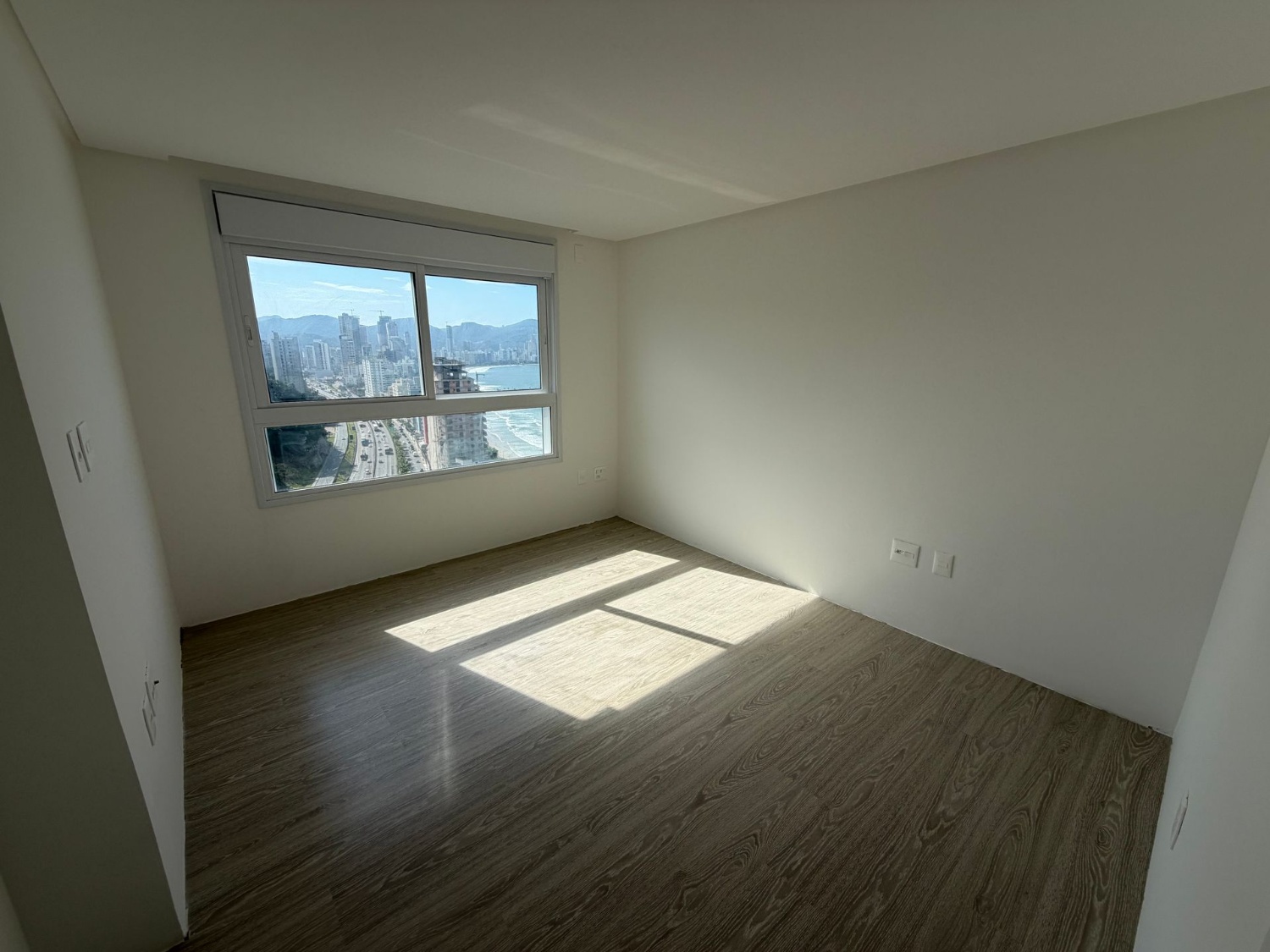 Apartamento no Ed. Lumiere Frente Mar em Itapema - foto 11