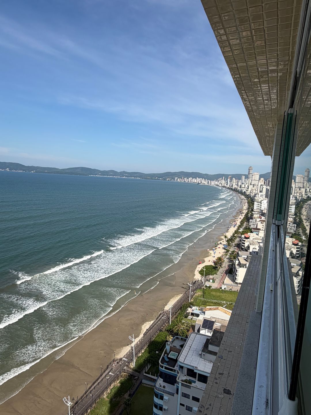 Apartamento no Ed. Lumiere Frente Mar em Itapema - foto 13