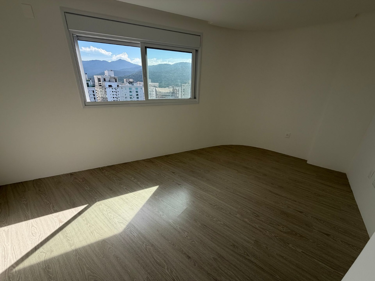 Apartamento no Ed. Lumiere Frente Mar em Itapema - foto 16