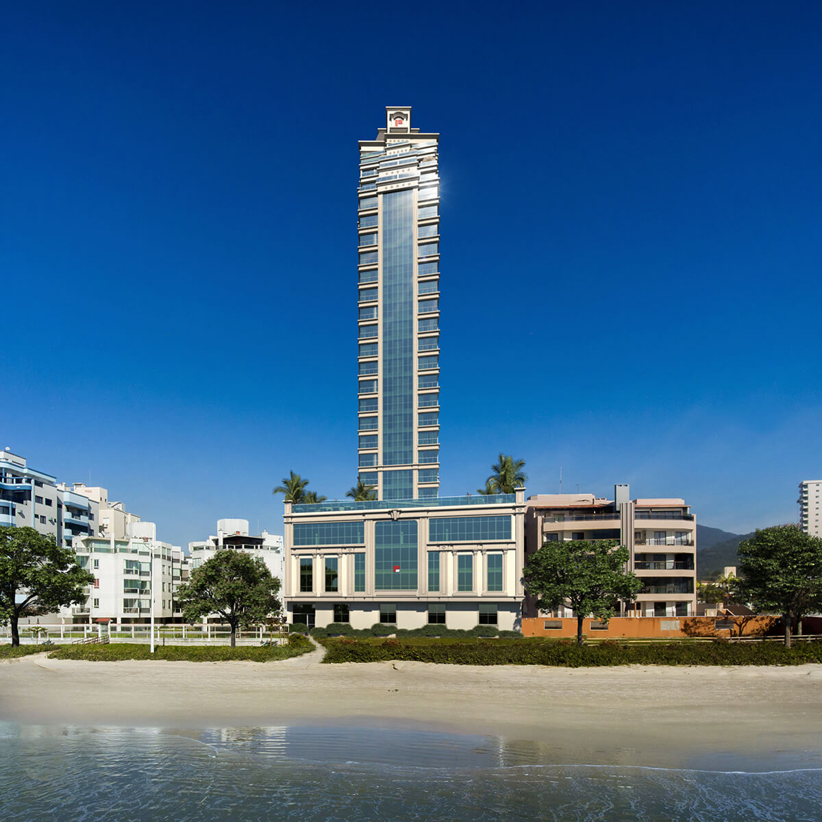 Apartamento no Ed. Lumiere Frente Mar em Itapema - foto 17