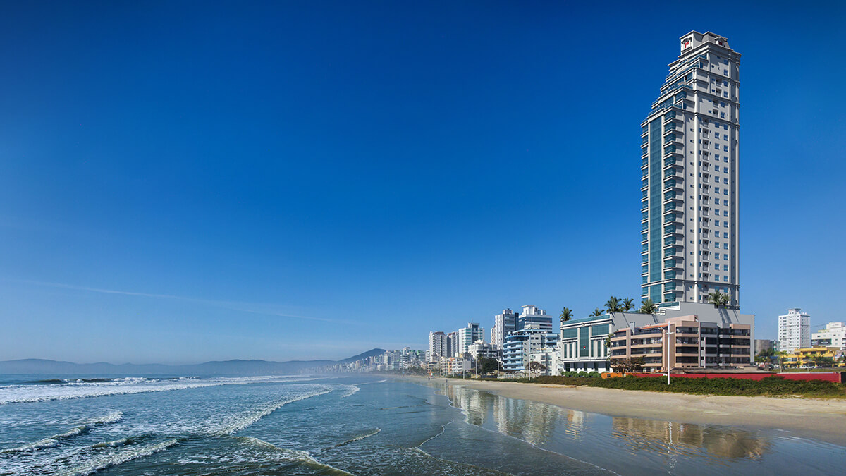 Apartamento no Ed. Lumiere Frente Mar em Itapema - foto 19