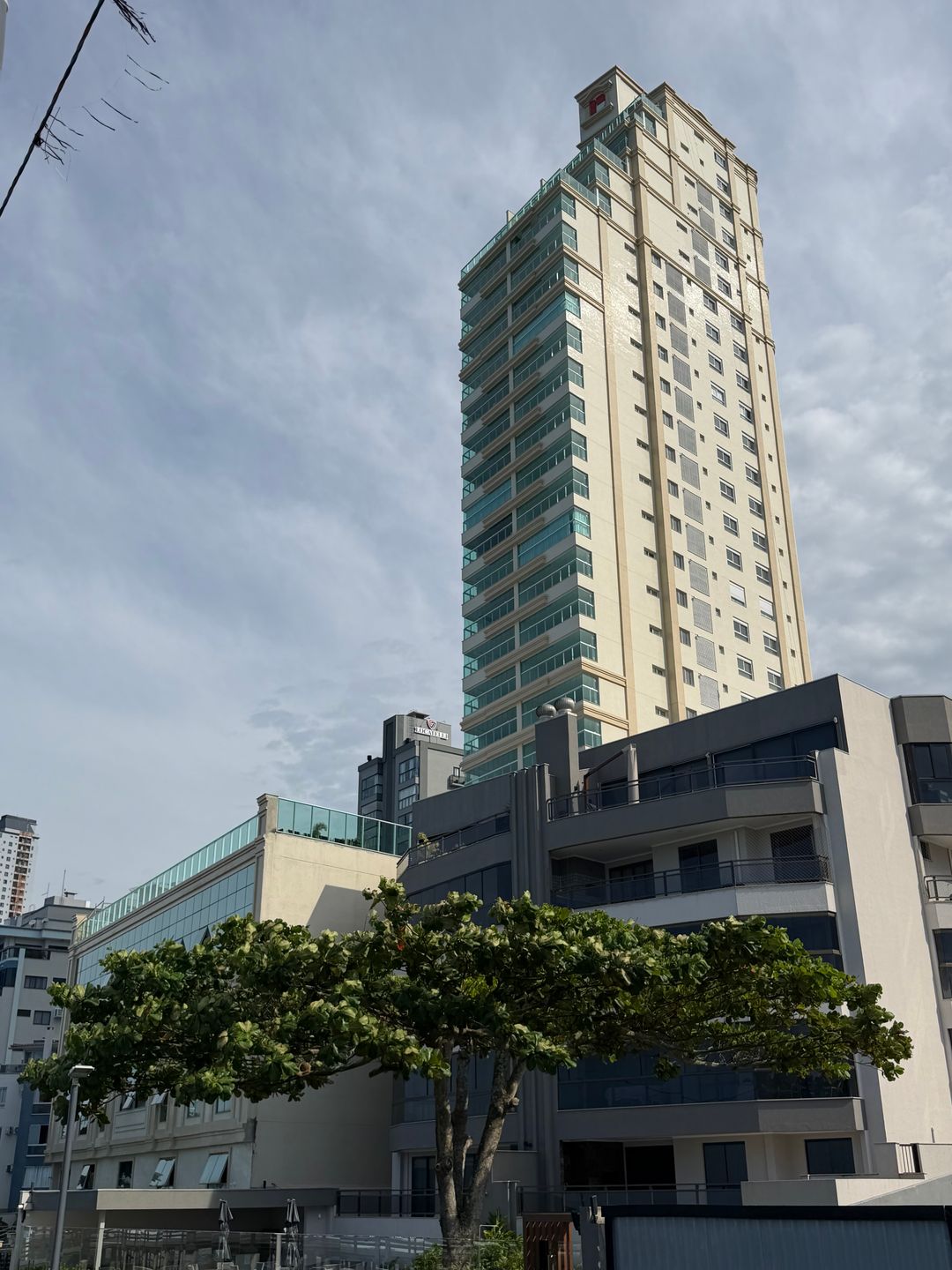 Apartamento no Ed. Lumiere Frente Mar em Itapema - foto 35