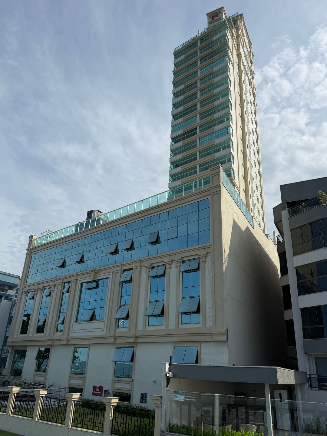 Apartamento no Ed. Lumiere Frente Mar em Itapema - foto 36