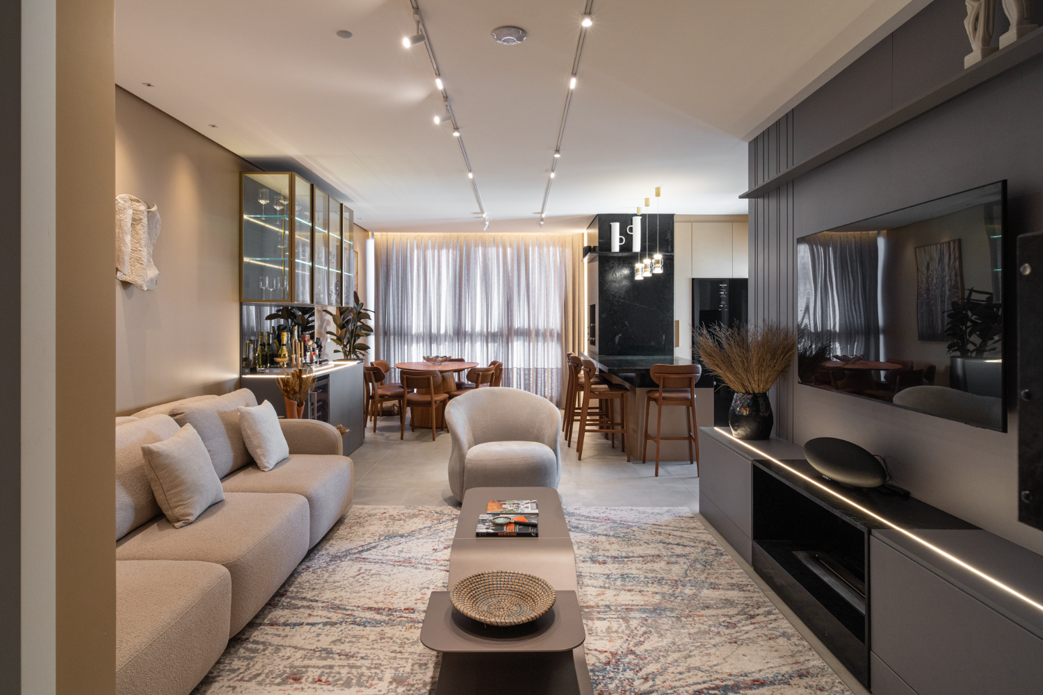 Apartamento no Ed. Farol de Valença em Balneário Camboriú - foto 2