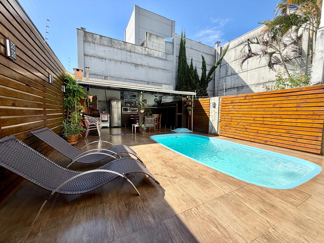 Casa Contemporânea na Praia dos Amores - foto 2