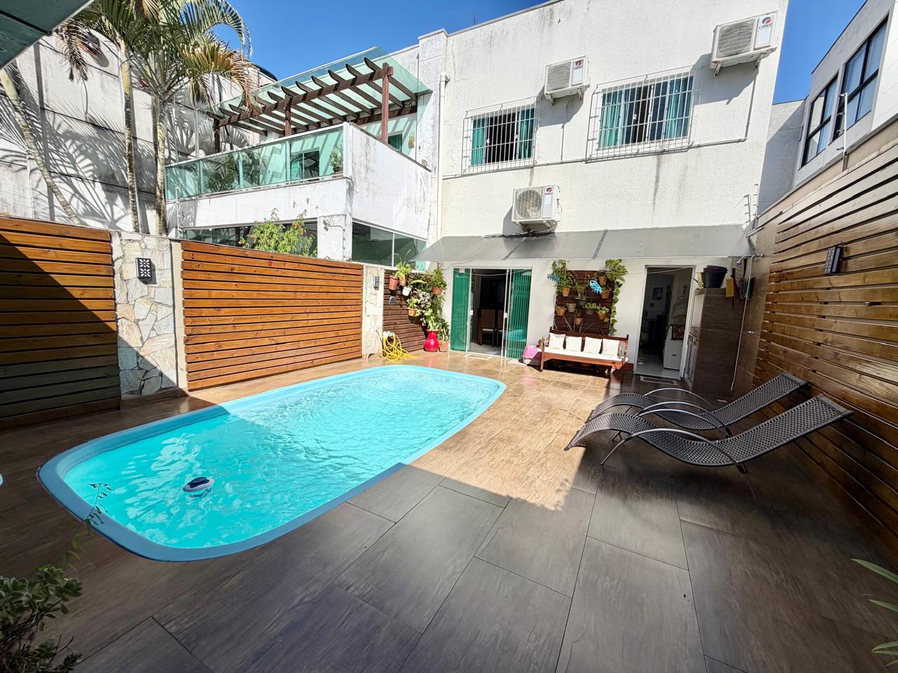 Casa Contemporânea na Praia dos Amores - foto 4