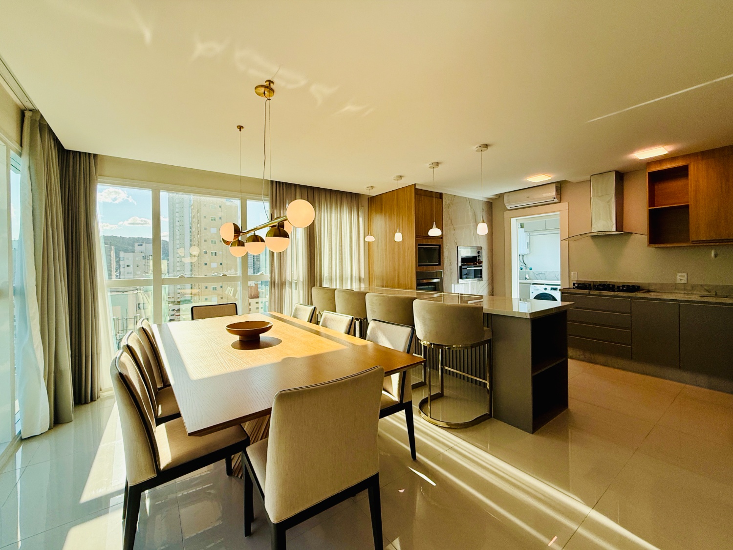 Apartamento no Ed. Eleganza Tower em Balneário Camboriú - foto 3