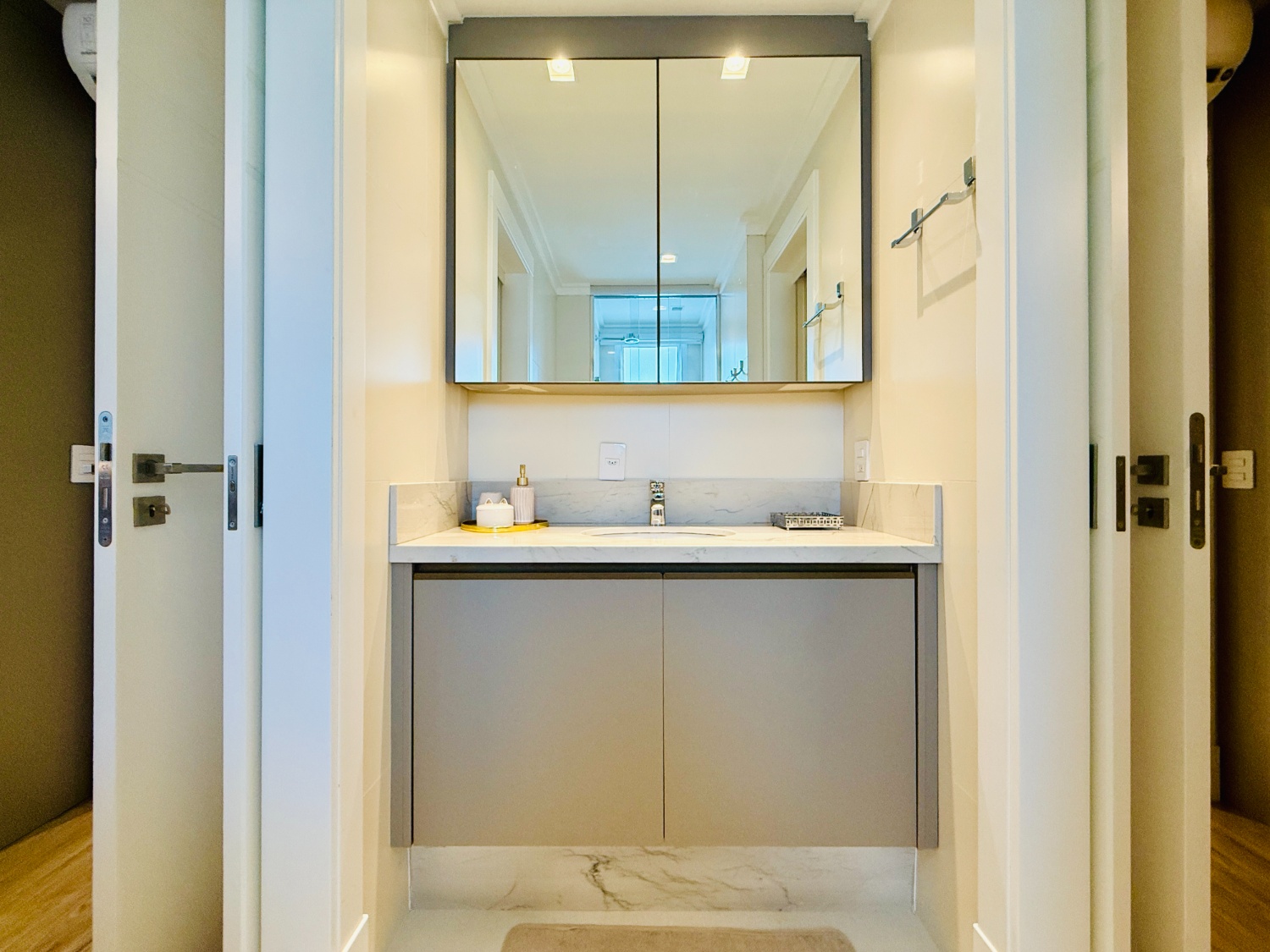 Apartamento no Ed. Eleganza Tower em Balneário Camboriú - foto 12