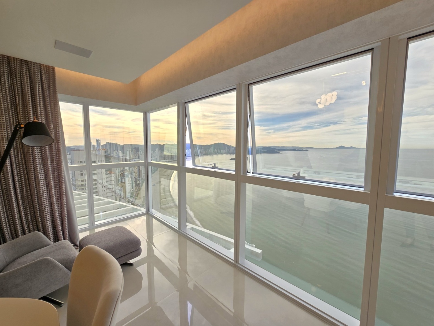 Apartamento no Ed. One Tower em Balneário Camboriú - foto 3
