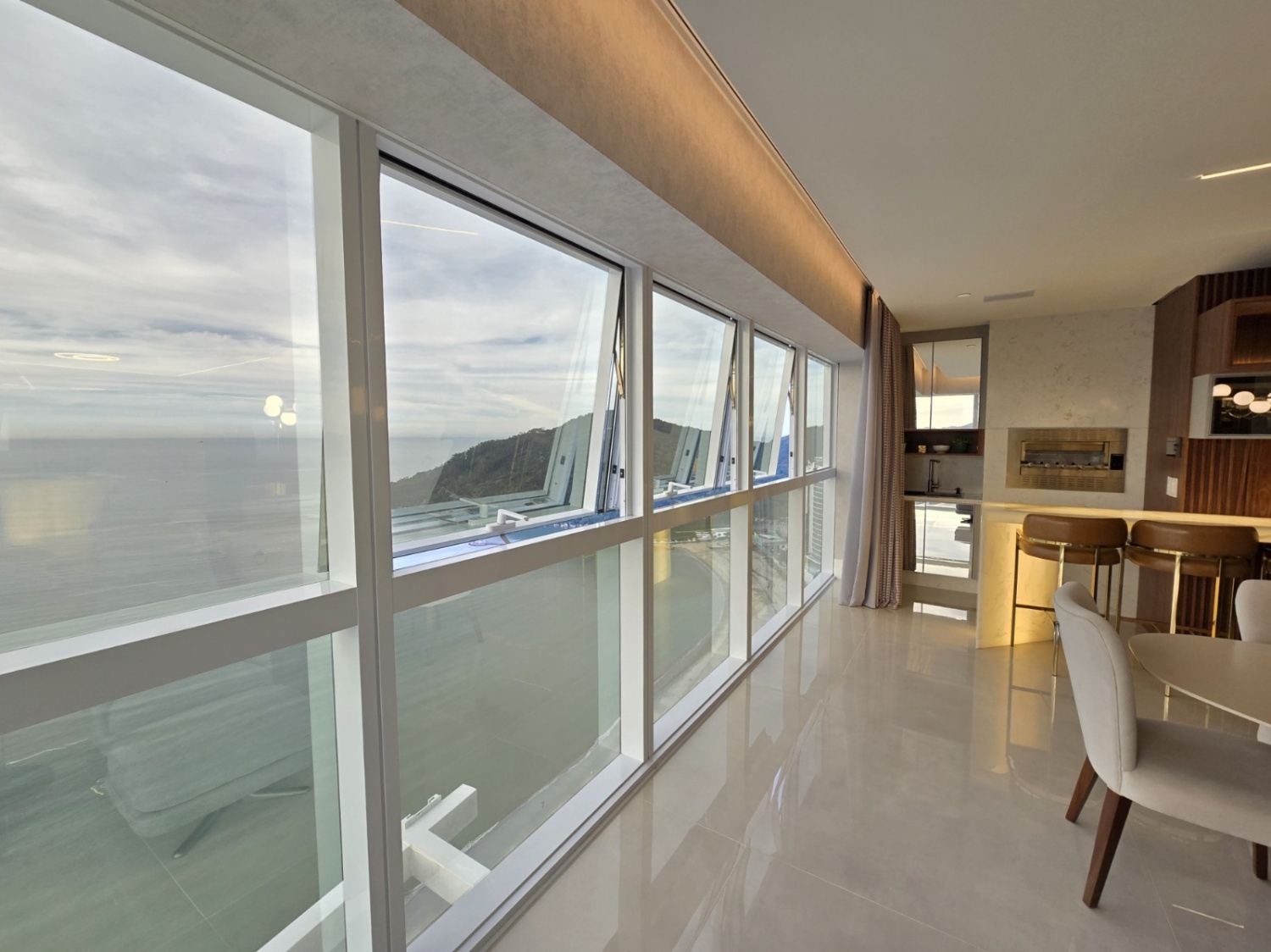 Apartamento no Ed. One Tower em Balneário Camboriú - foto 5