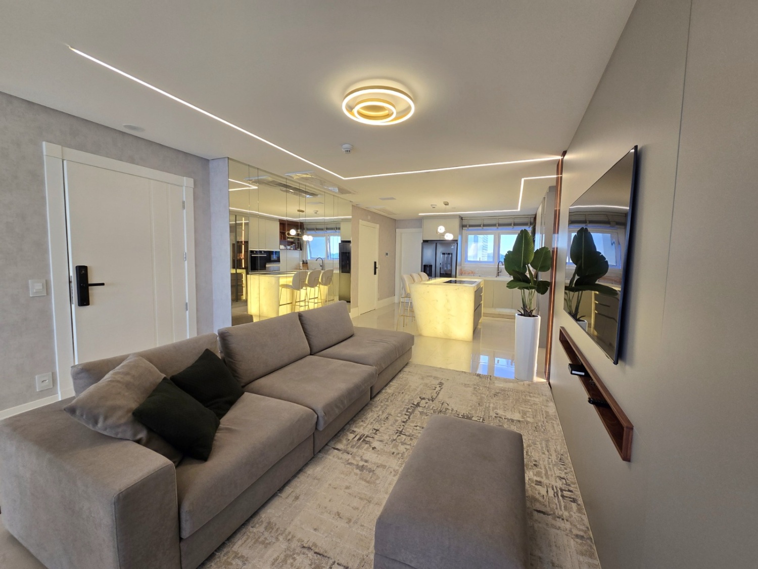 Apartamento no Ed. One Tower em Balneário Camboriú - foto 6