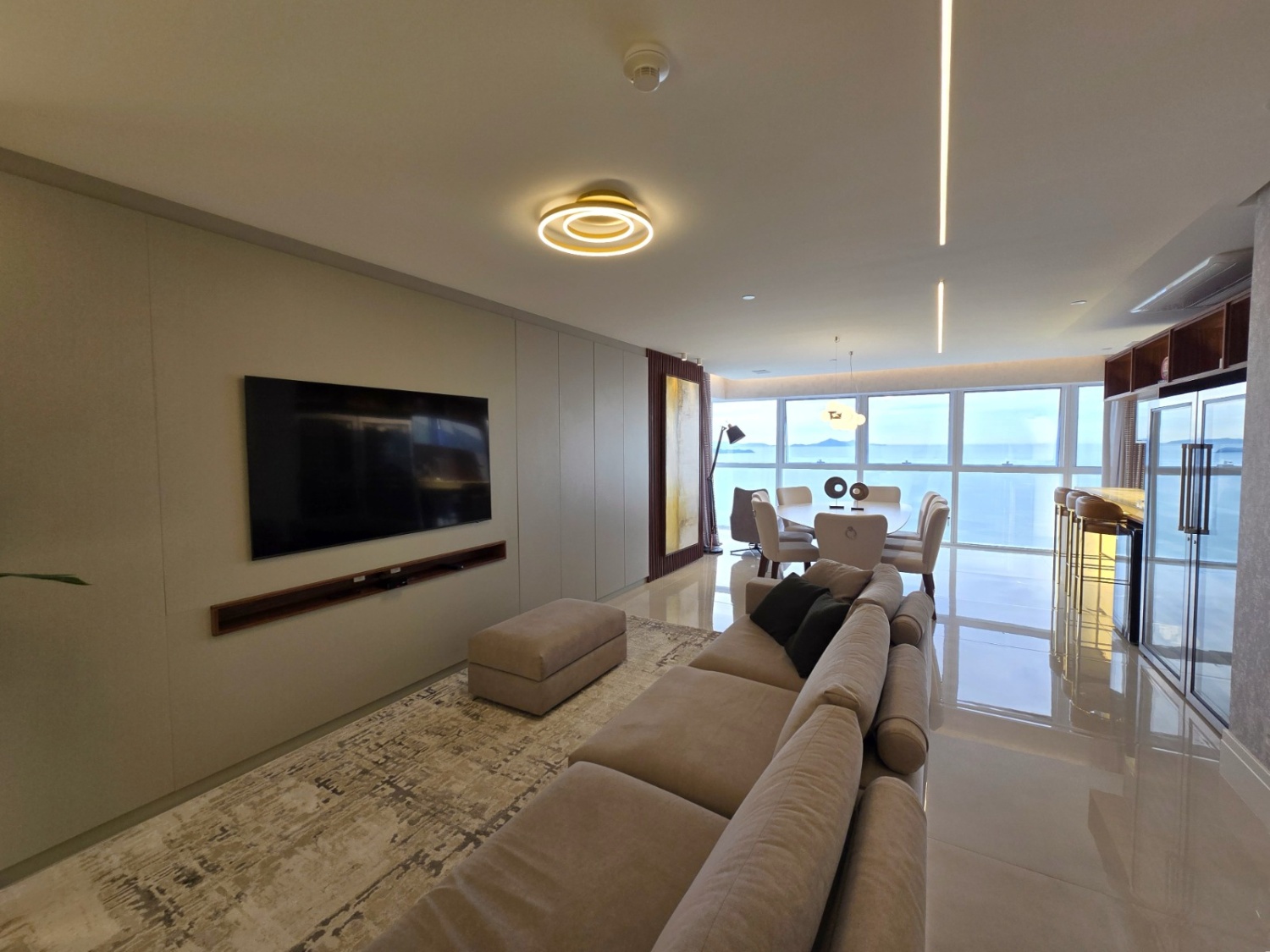 Apartamento no Ed. One Tower em Balneário Camboriú - foto 8