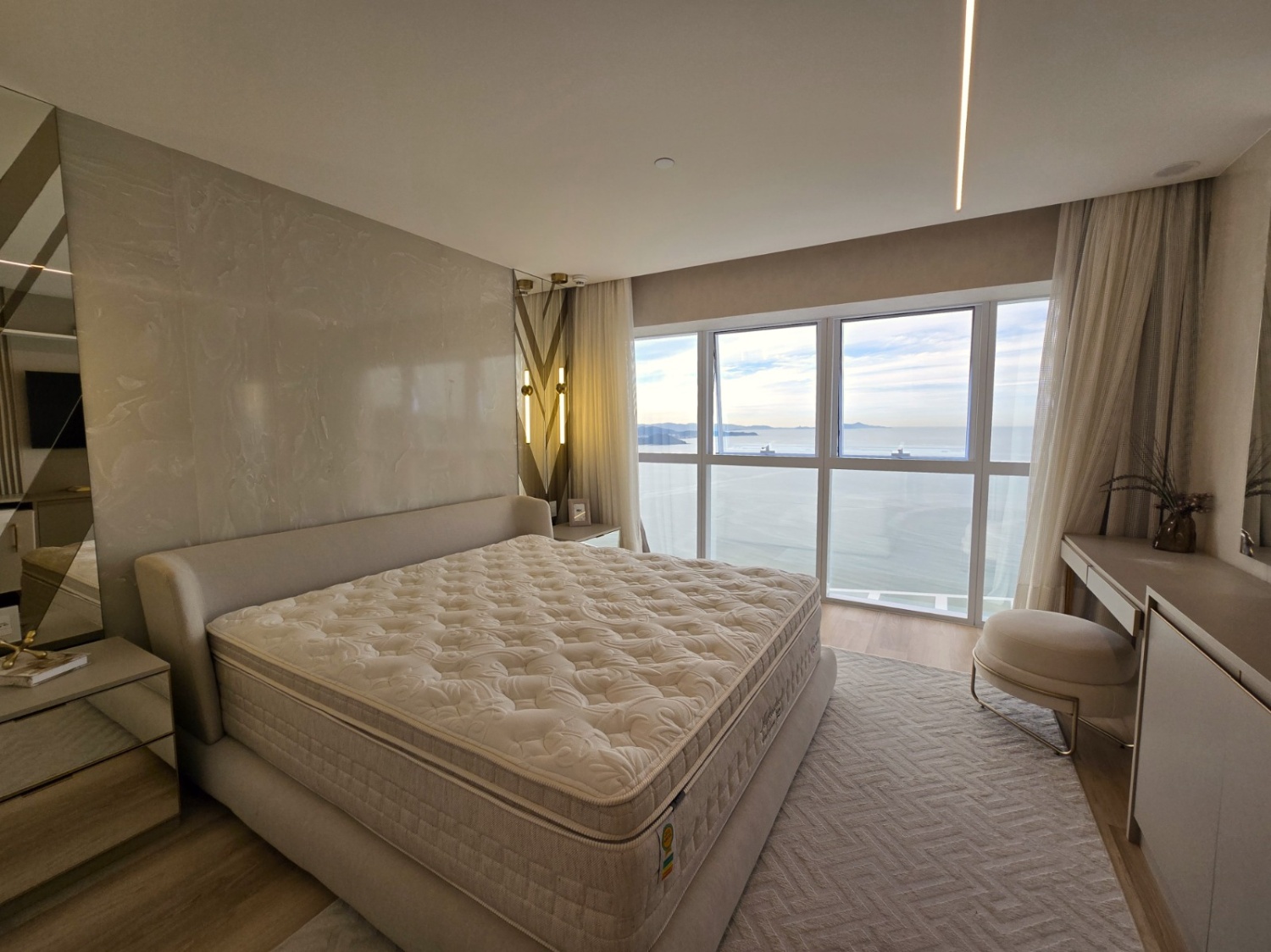 Apartamento no Ed. One Tower em Balneário Camboriú - foto 12