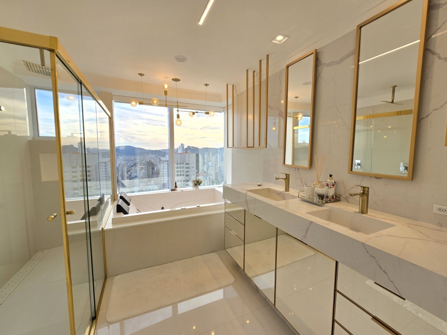 Apartamento no Ed. One Tower em Balneário Camboriú - foto 16