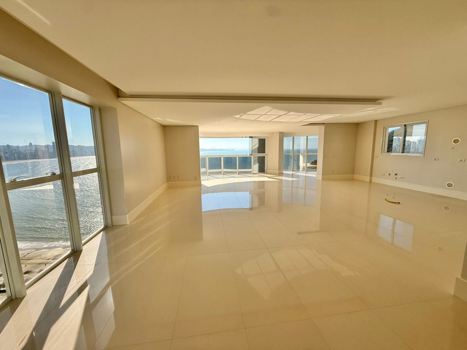 Apartamento no Ed. Ibiza Towers em Balneário Camboriú - foto 5