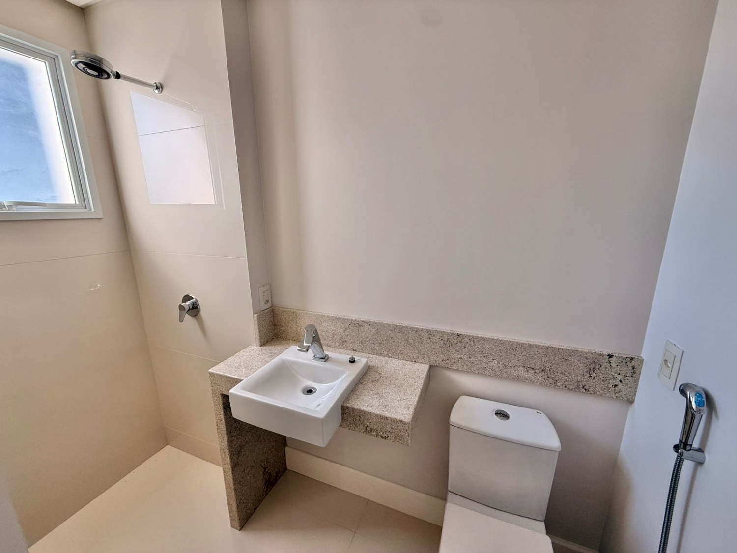 Apartamento no Ed. Ibiza Towers em Balneário Camboriú - foto 16