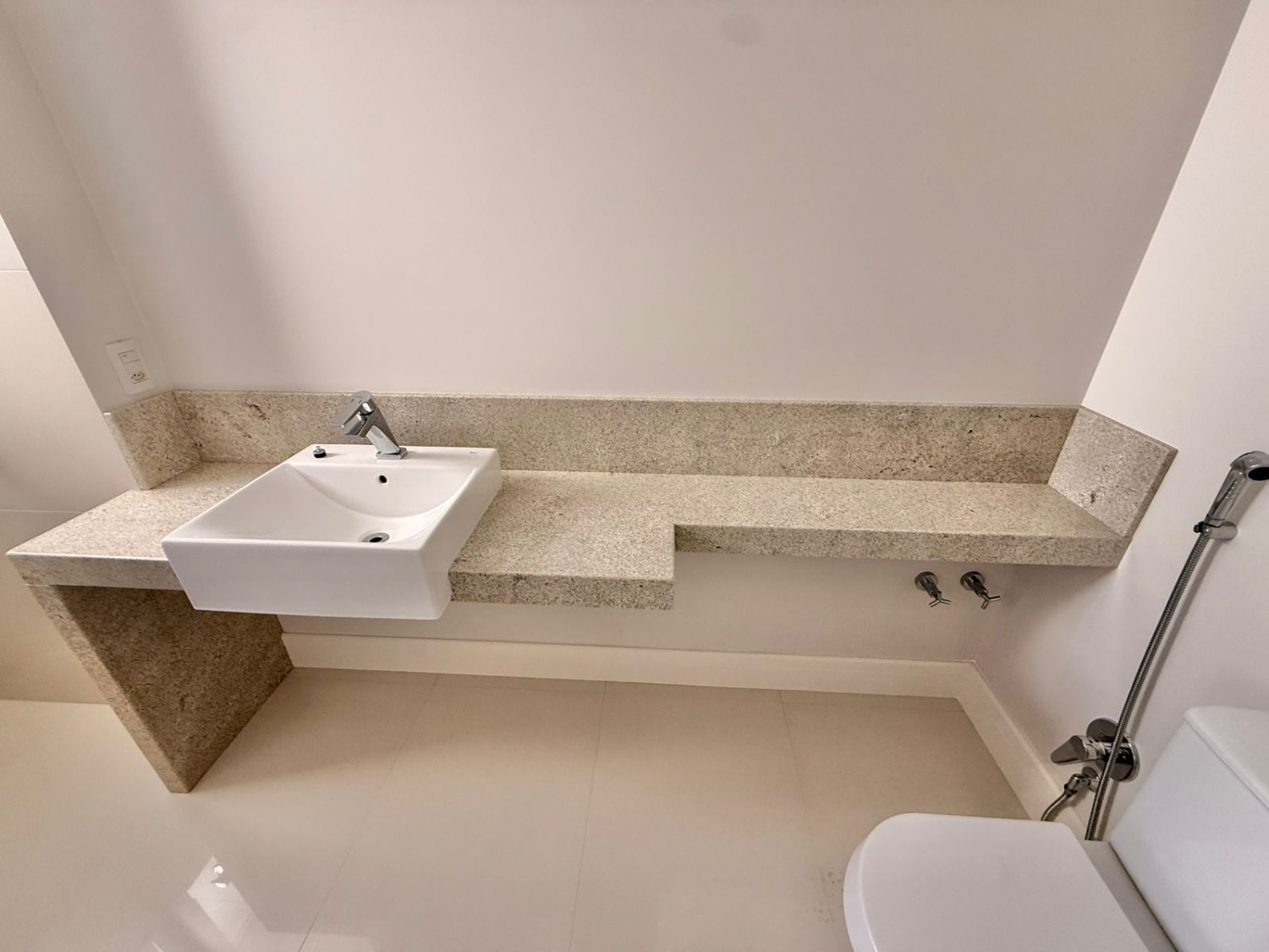 Apartamento no Ed. Ibiza Towers em Balneário Camboriú - foto 19