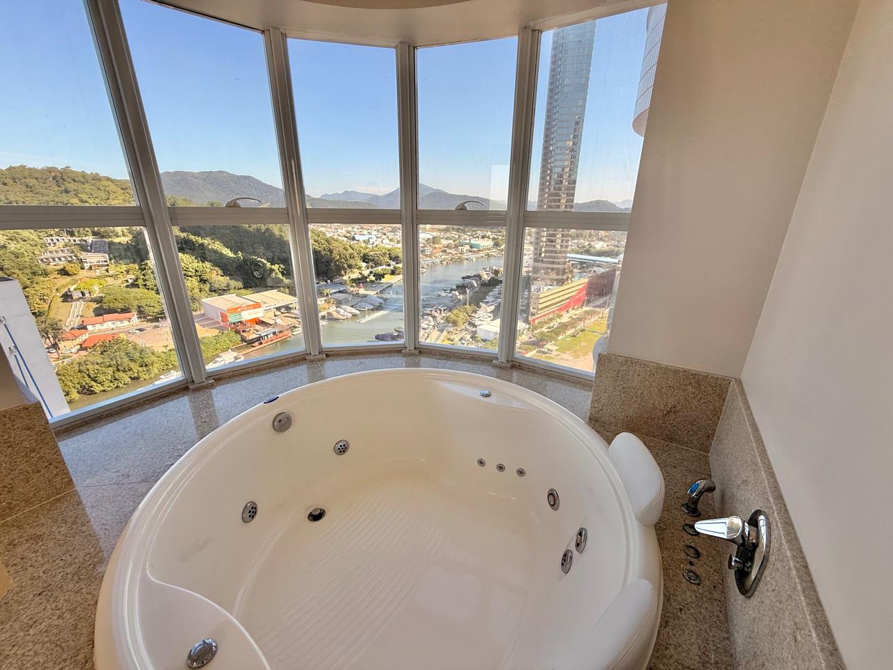 Apartamento no Ed. Ibiza Towers em Balneário Camboriú - foto 28