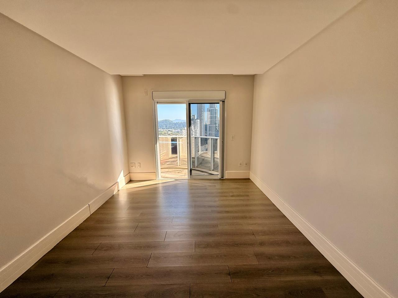 Apartamento no Ed. Ibiza Towers em Balneário Camboriú - foto 29