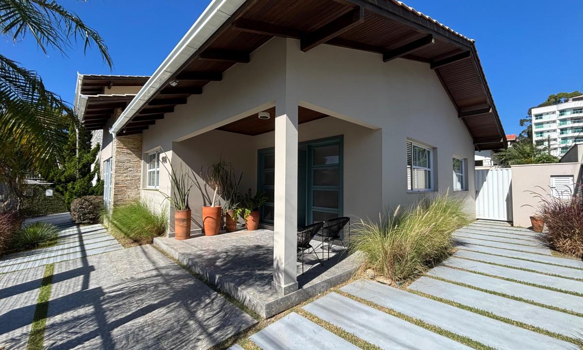 Casa a poucos metros da Praia de Cabeçudas - foto 3