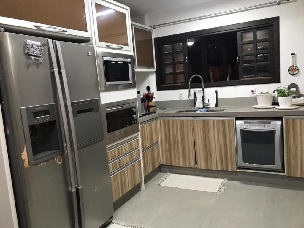 Casa no Cond. Residencial Ariribá em Balneário Camboriú - foto 4
