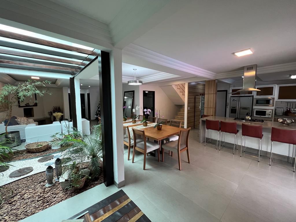 Casa no Cond. Residencial Ariribá em Balneário Camboriú - foto 9