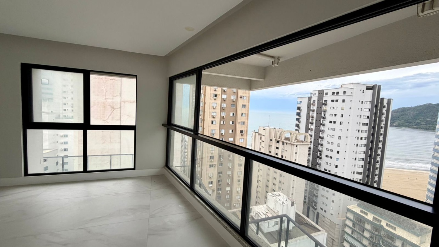 Apartamento no Ed. South Beach em Balneário Camboriú - foto 2
