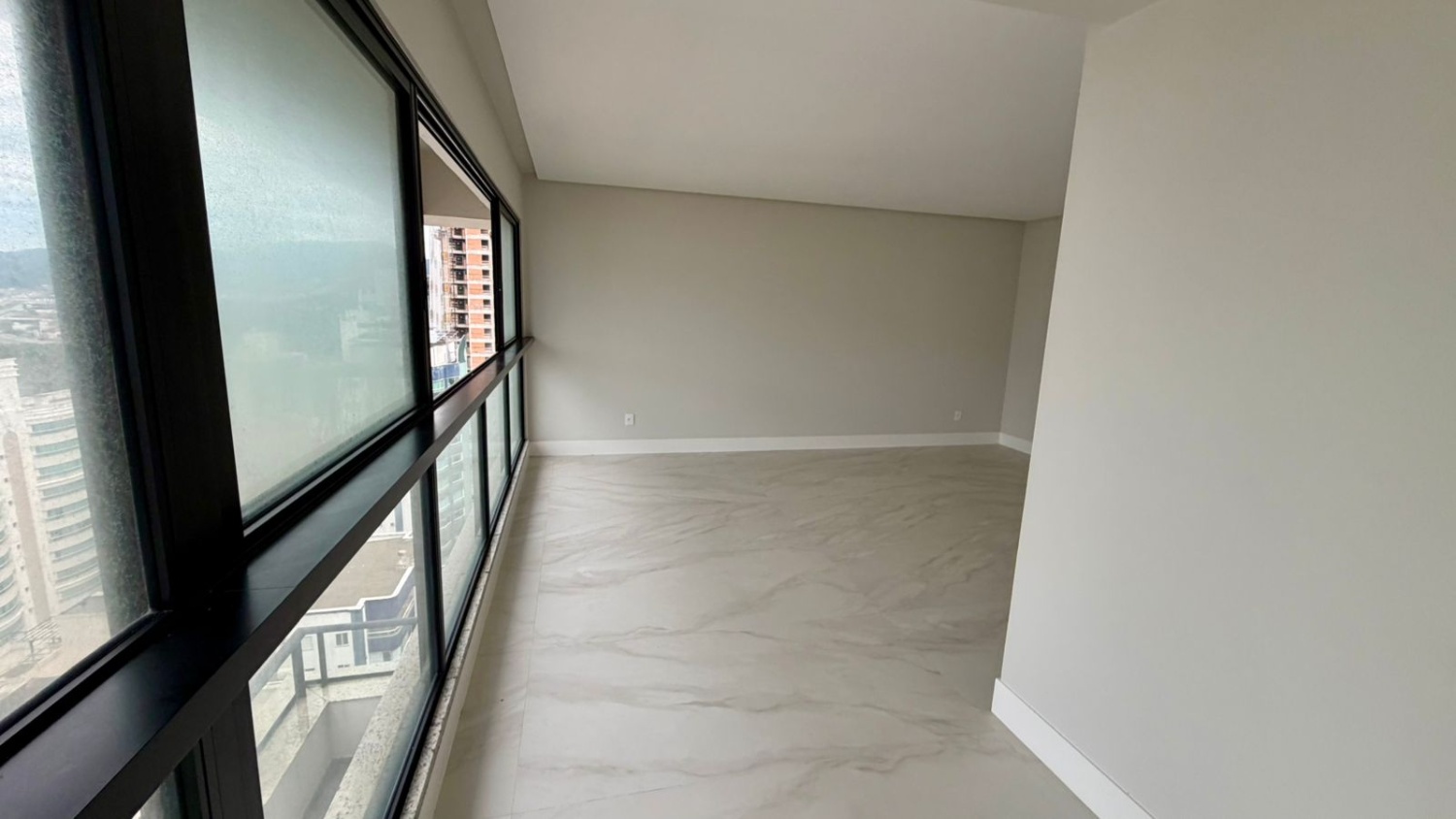 Apartamento no Ed. South Beach em Balneário Camboriú - foto 5