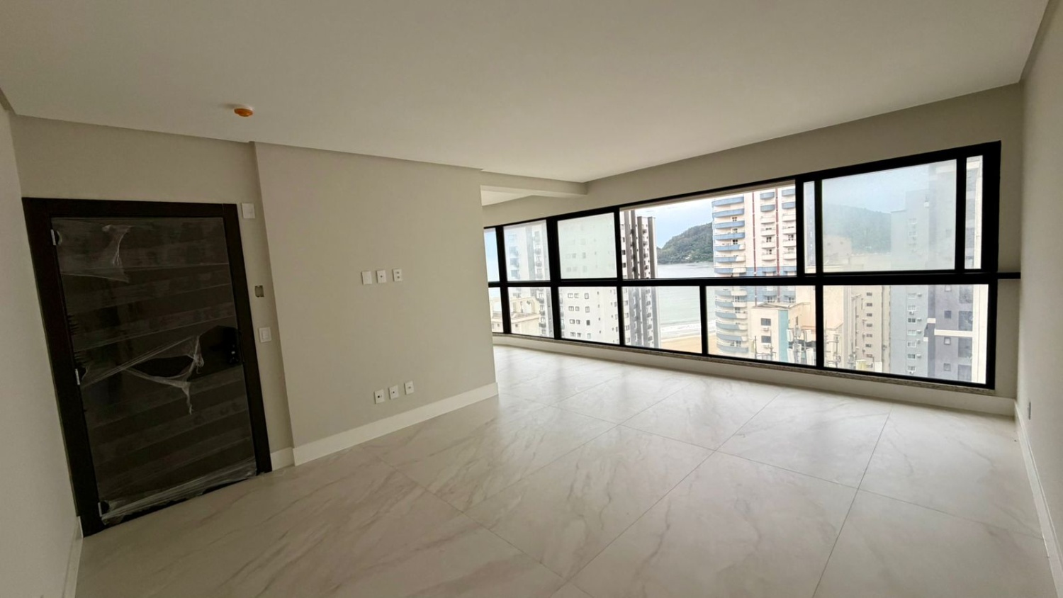 Apartamento no Ed. South Beach em Balneário Camboriú - foto 6