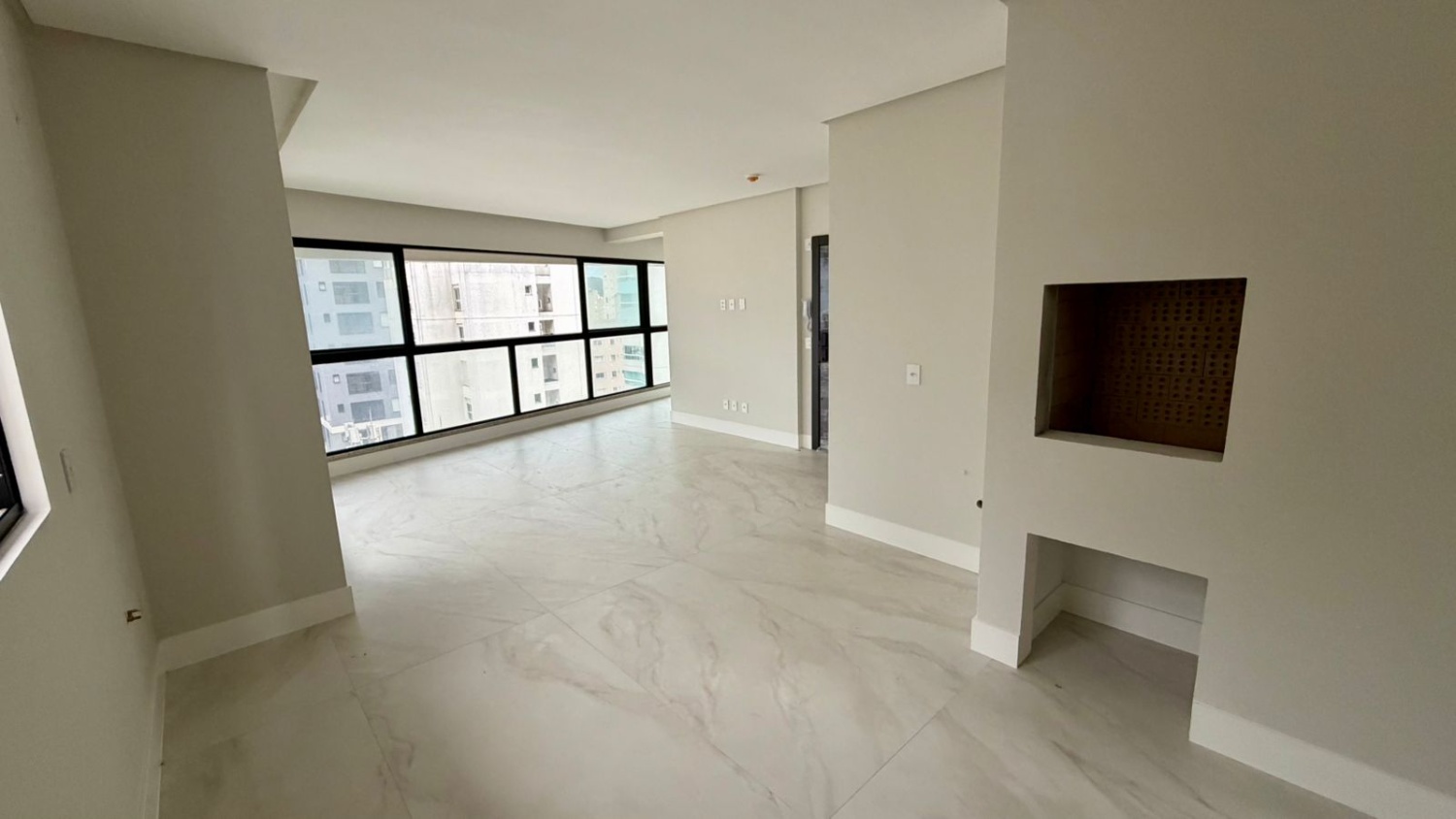 Apartamento no Ed. South Beach em Balneário Camboriú - foto 8