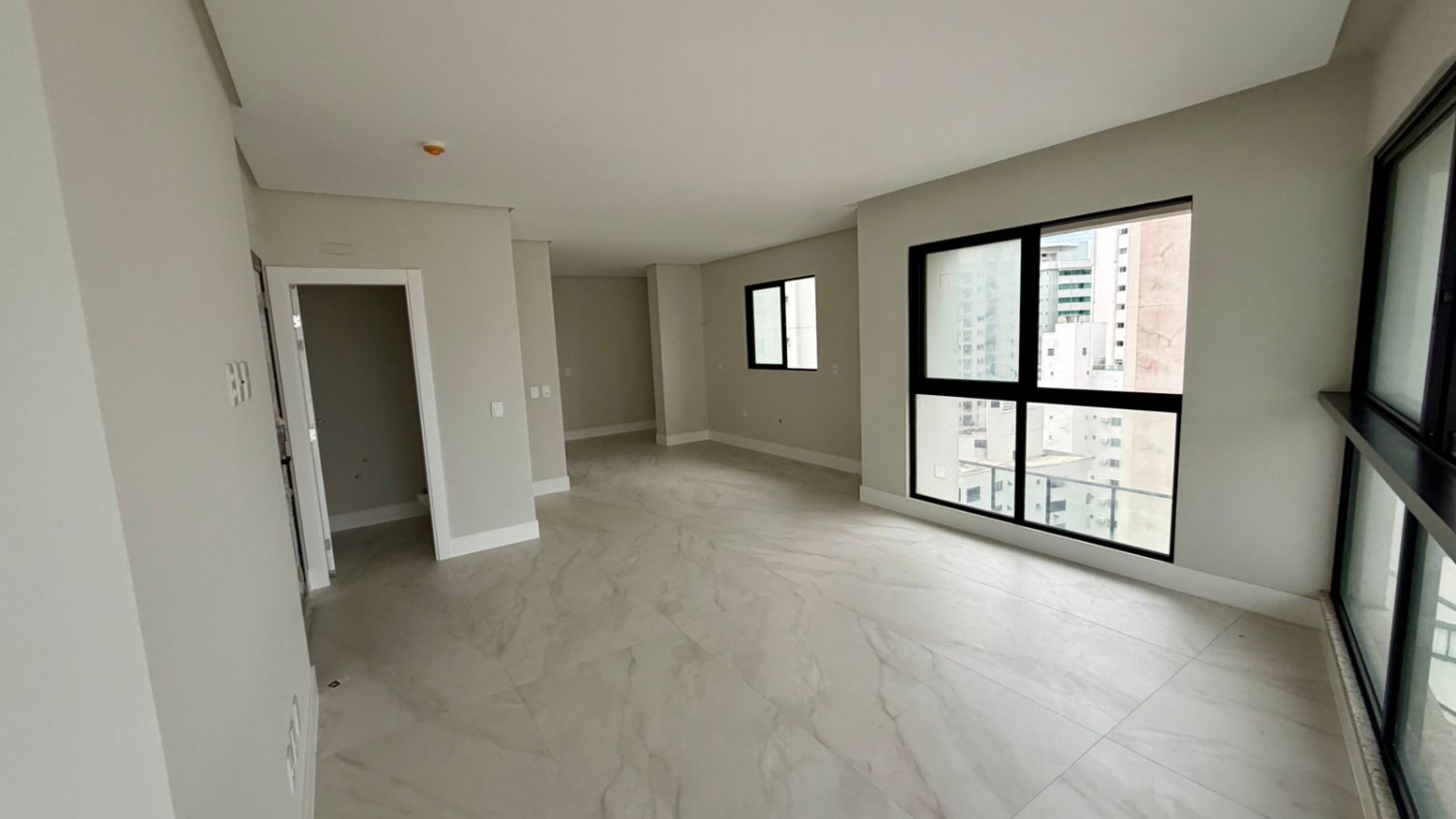 Apartamento no Ed. South Beach em Balneário Camboriú - foto 9