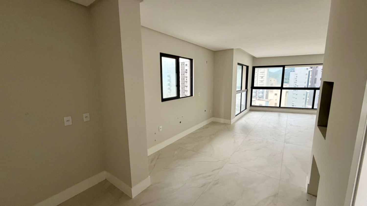 Apartamento no Ed. South Beach em Balneário Camboriú - foto 10