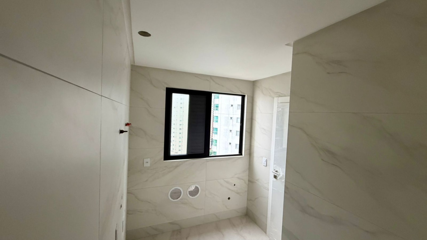 Apartamento no Ed. South Beach em Balneário Camboriú - foto 12