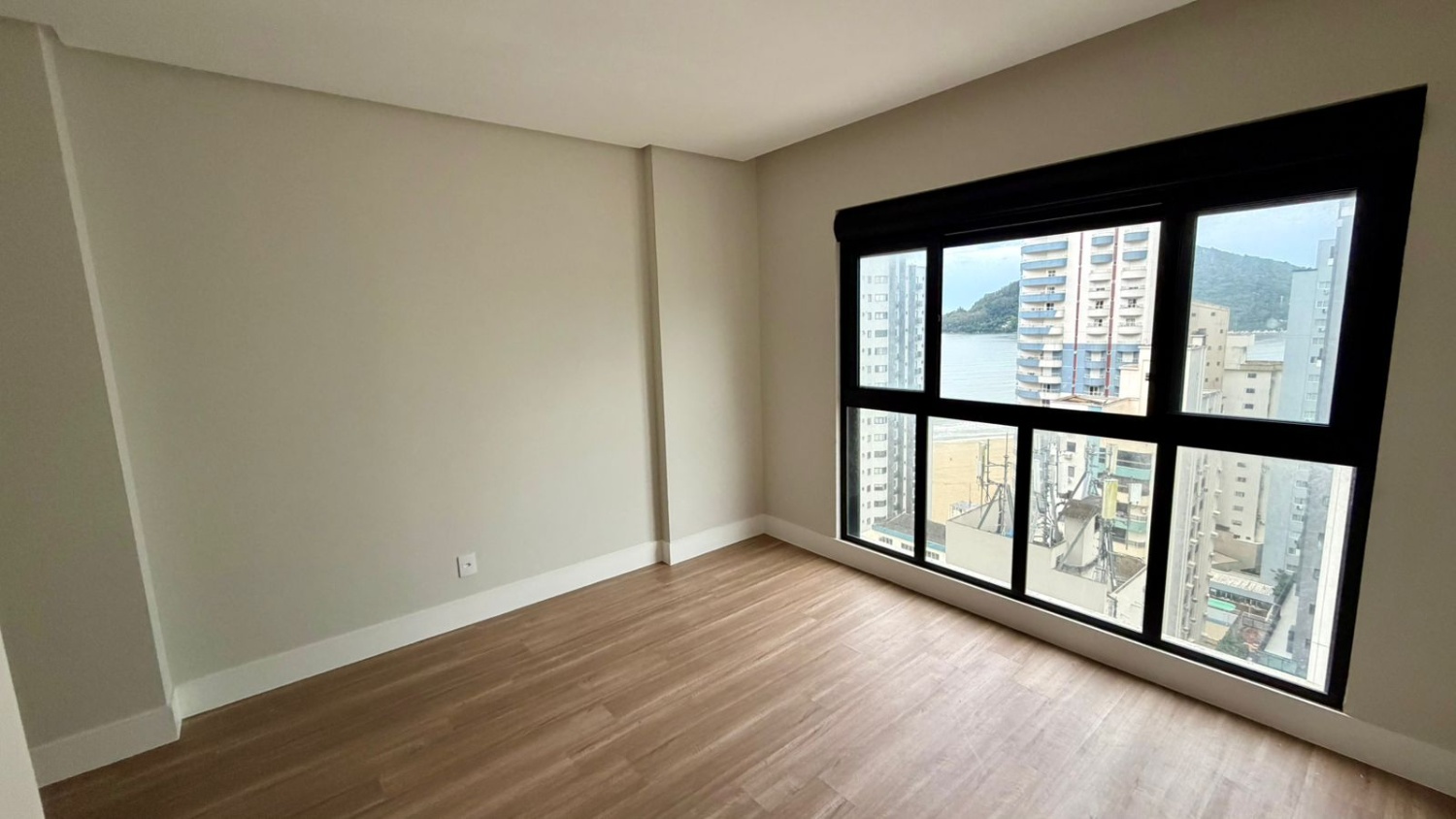 Apartamento no Ed. South Beach em Balneário Camboriú - foto 13