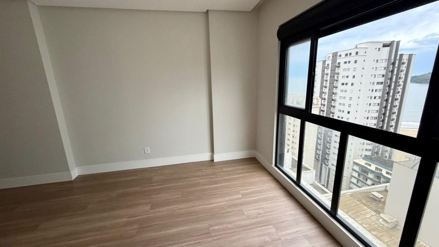 Apartamento no Ed. South Beach em Balneário Camboriú - foto 14
