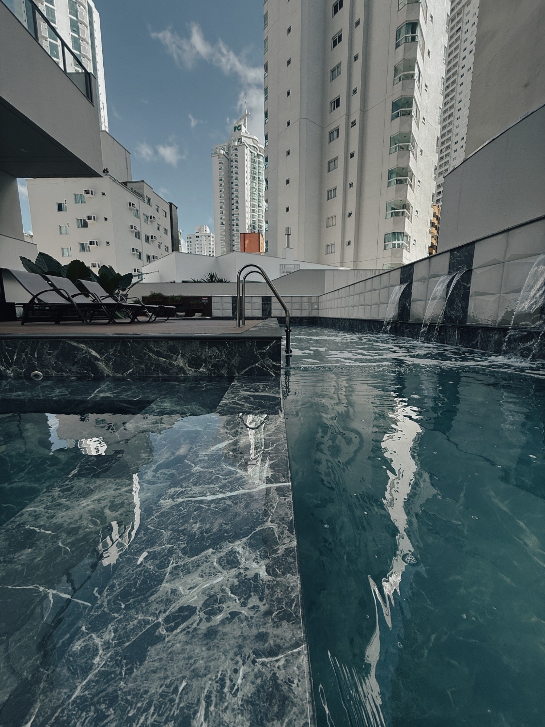 Apartamento no Ed. South Beach em Balneário Camboriú - foto 31
