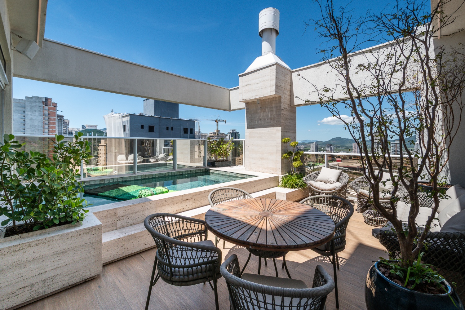 Cobertura Duplex no Ed. Mônaco Residence em Meia Praia - Itapema - foto 2