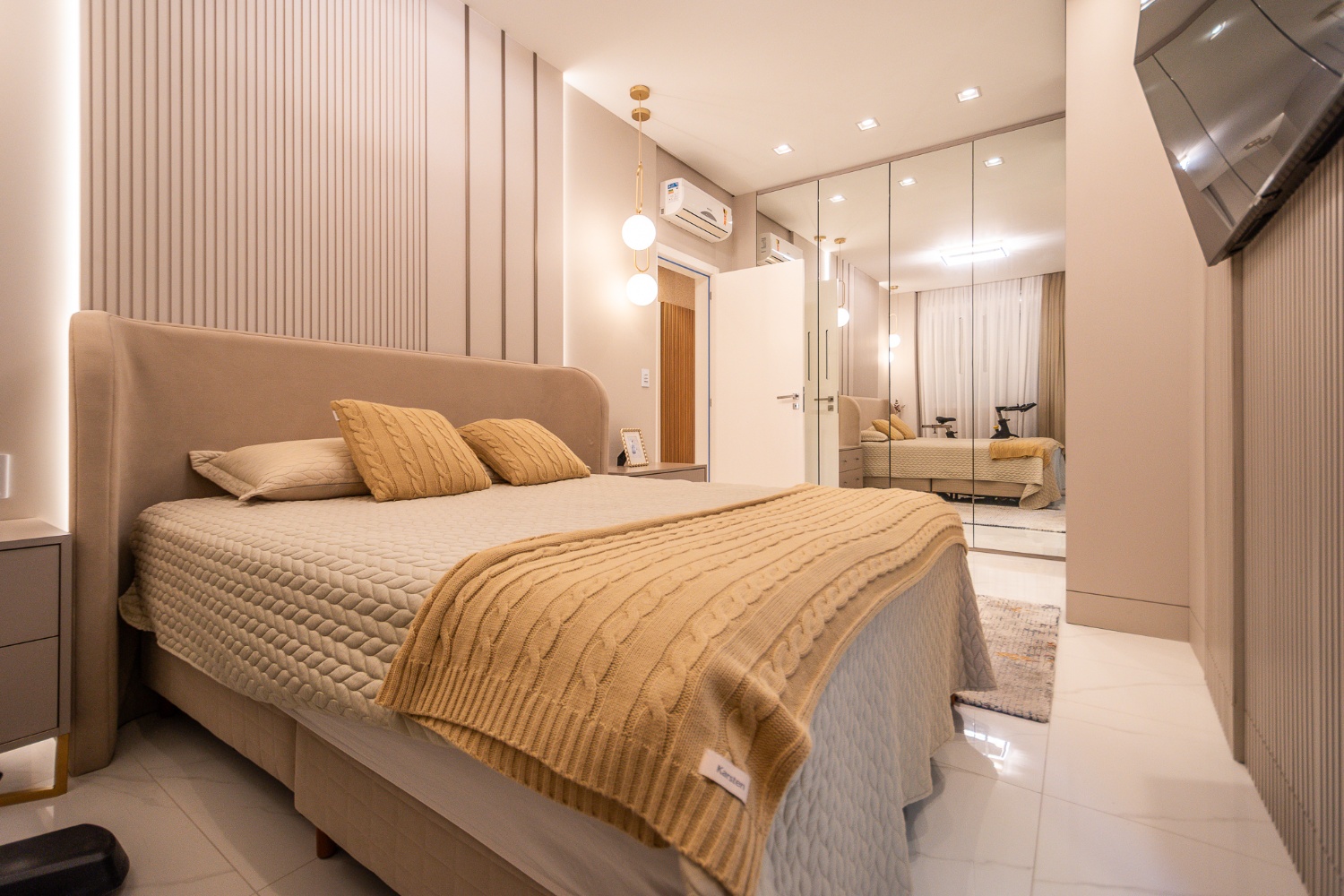 Cobertura Duplex no Ed. Mônaco Residence em Meia Praia - Itapema - foto 13