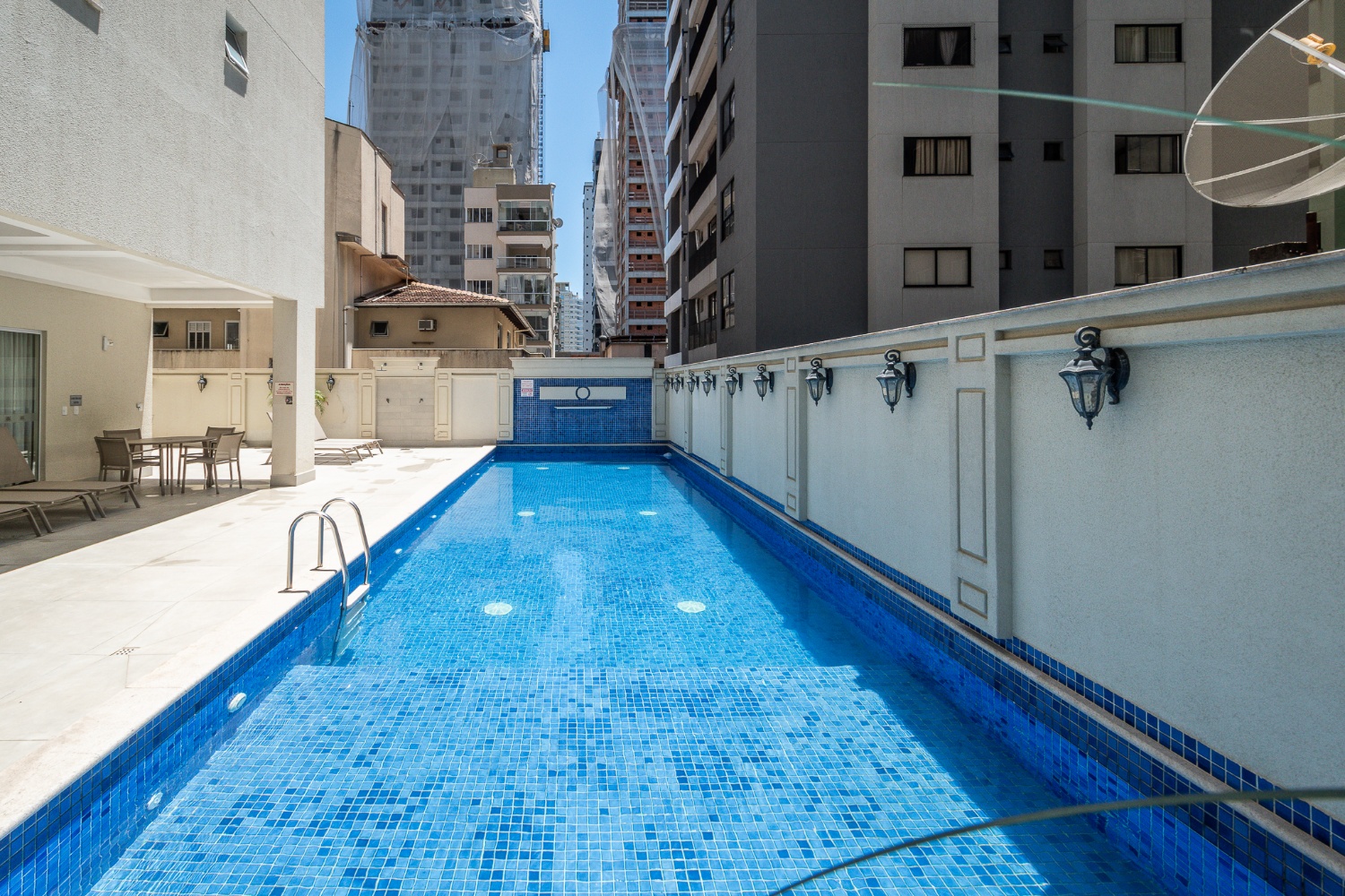 Cobertura Duplex no Ed. Mônaco Residence em Meia Praia - Itapema - foto 22