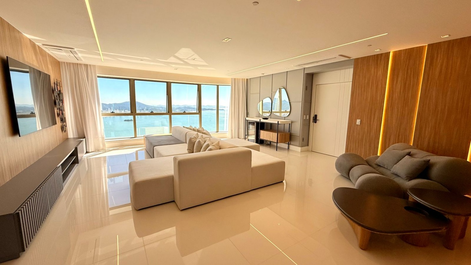 Apartamento no Ed. Yachthouse by Pininfarina na Barra Sul em Balneário Camboriú