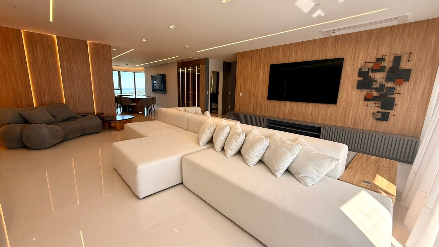 Apartamento no Ed. Yachthouse by Pininfarina na Barra Sul em Balneário Camboriú - foto 4