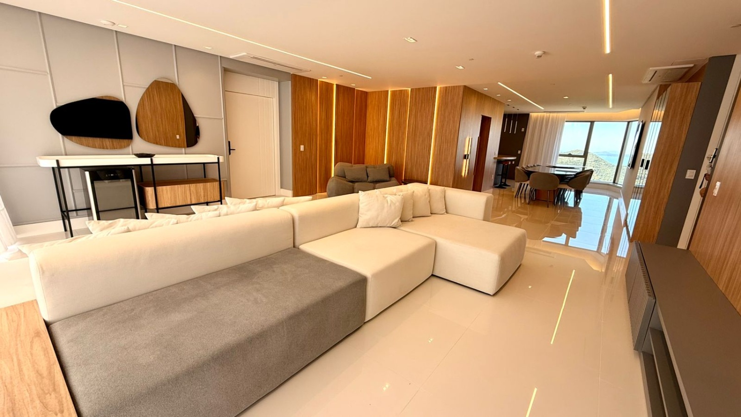 Apartamento no Ed. Yachthouse by Pininfarina na Barra Sul em Balneário Camboriú - foto 6