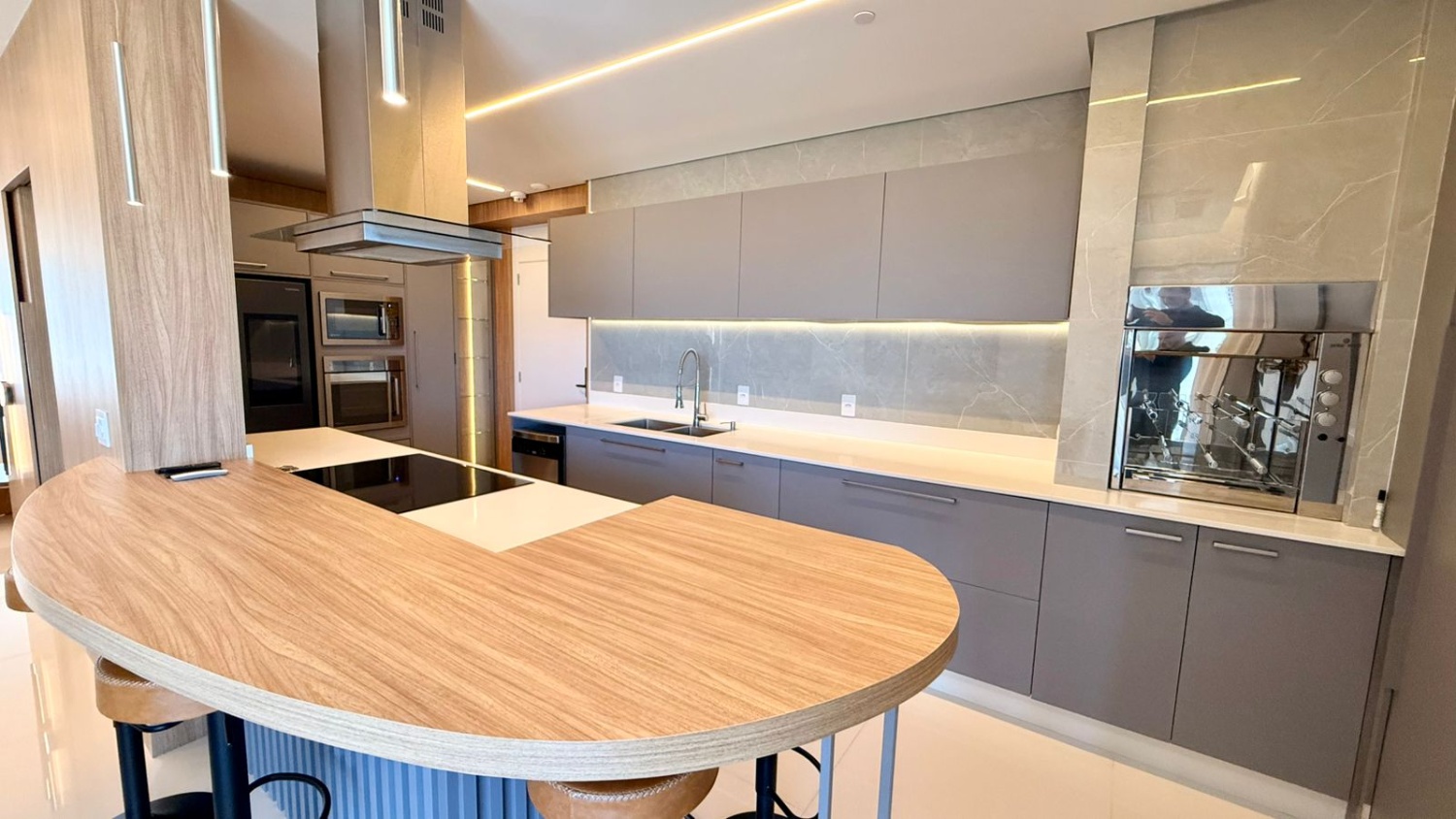 Apartamento no Ed. Yachthouse by Pininfarina na Barra Sul em Balneário Camboriú - foto 8