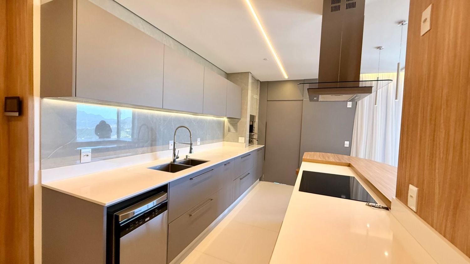 Apartamento no Ed. Yachthouse by Pininfarina na Barra Sul em Balneário Camboriú - foto 9