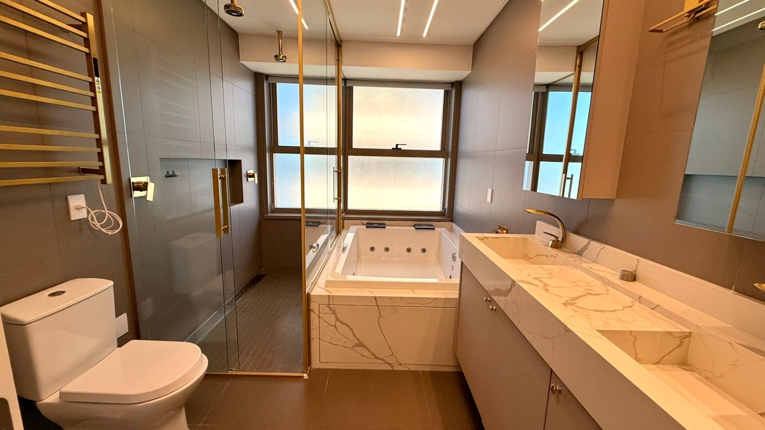 Apartamento no Ed. Yachthouse by Pininfarina na Barra Sul em Balneário Camboriú - foto 13