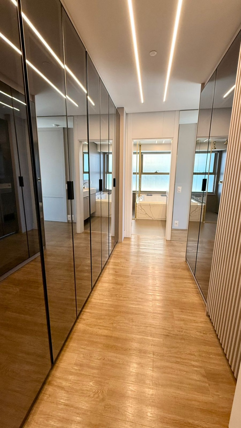 Apartamento no Ed. Yachthouse by Pininfarina na Barra Sul em Balneário Camboriú - foto 16