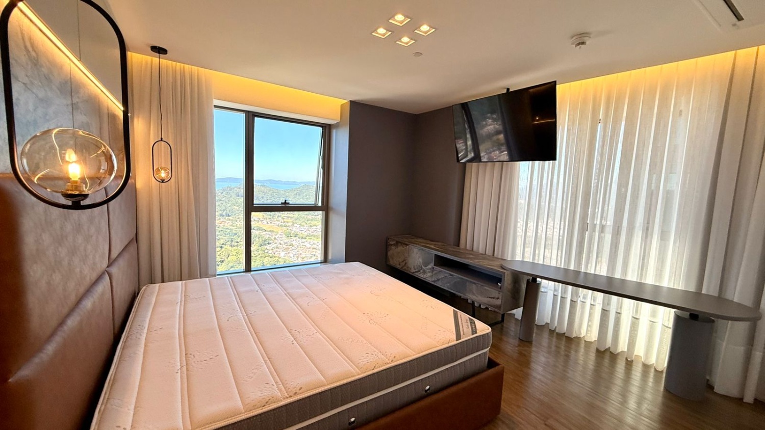 Apartamento no Ed. Yachthouse by Pininfarina na Barra Sul em Balneário Camboriú - foto 17