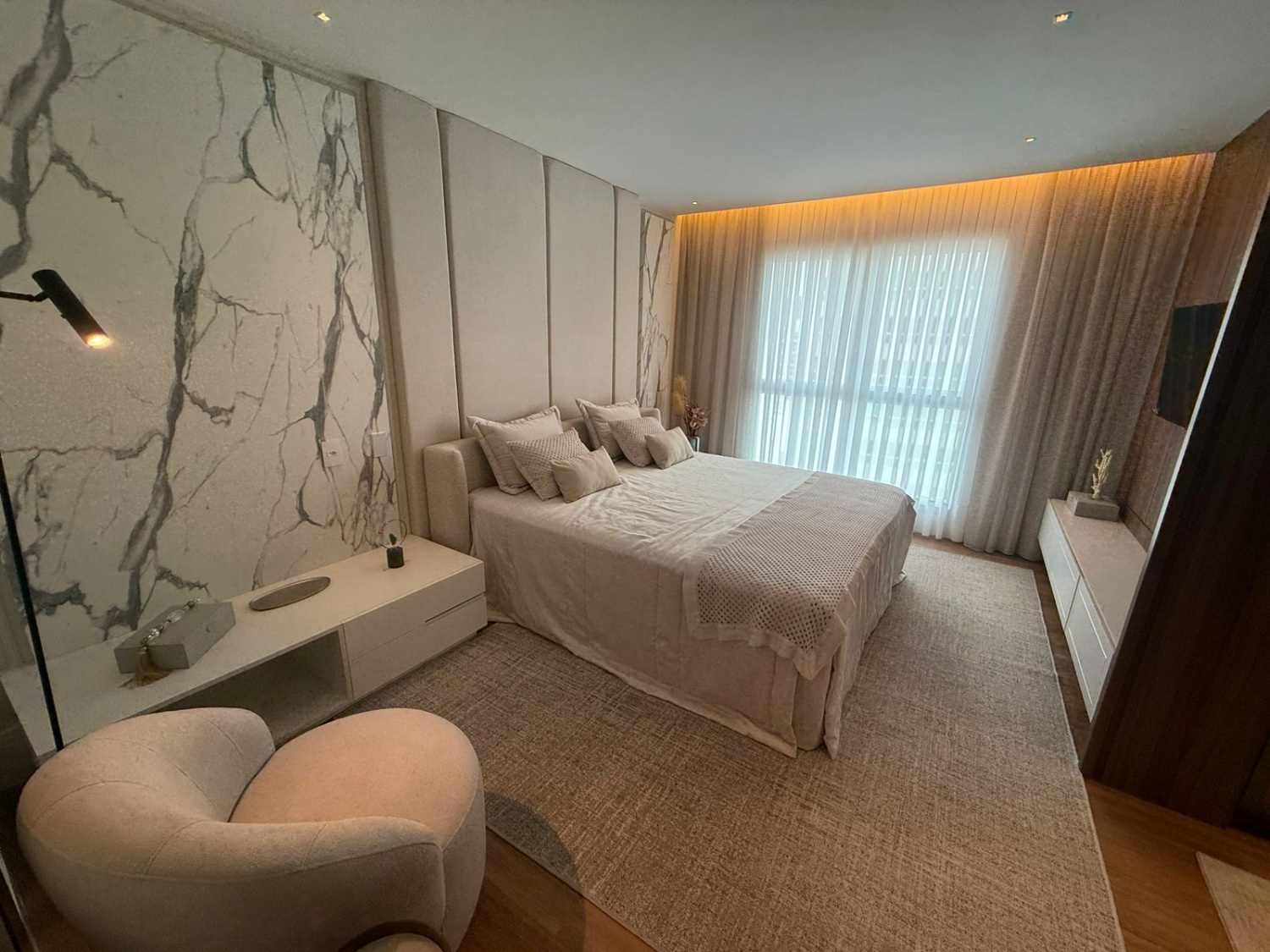 Apartamento no Ed. Skyline Tower em Balneário Camboriú - foto 10
