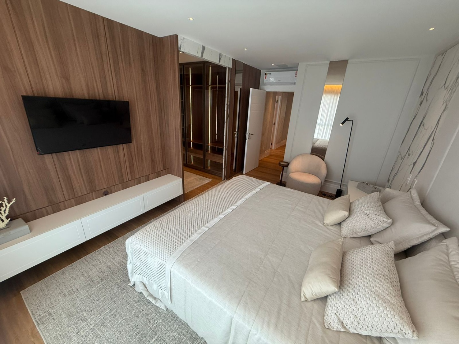 Apartamento no Ed. Skyline Tower em Balneário Camboriú - foto 11