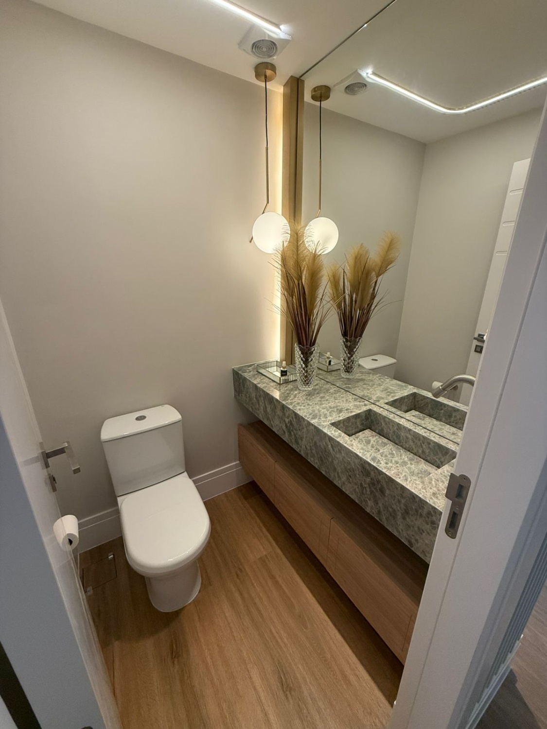 Apartamento no Ed. Skyline Tower em Balneário Camboriú - foto 19
